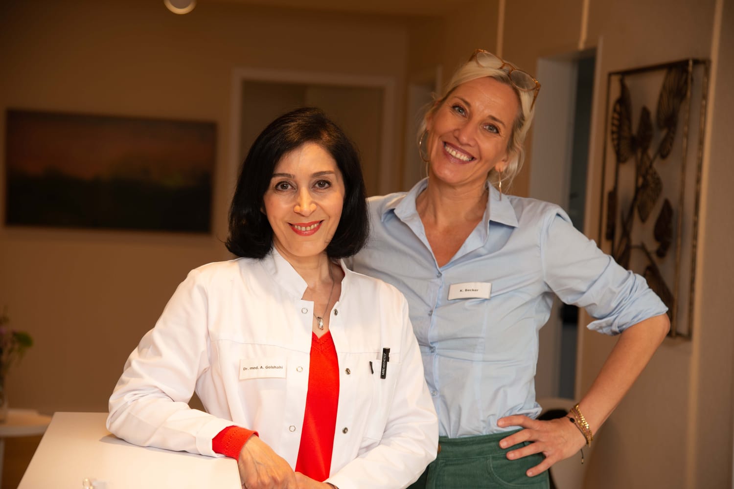 Dr. Golshahi mit medizinischer Assistentin
